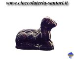 Agnello con decorazioni in cioccolata bianca