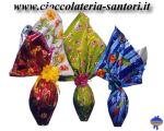 Uova incartate a fiocco con carta multicolore